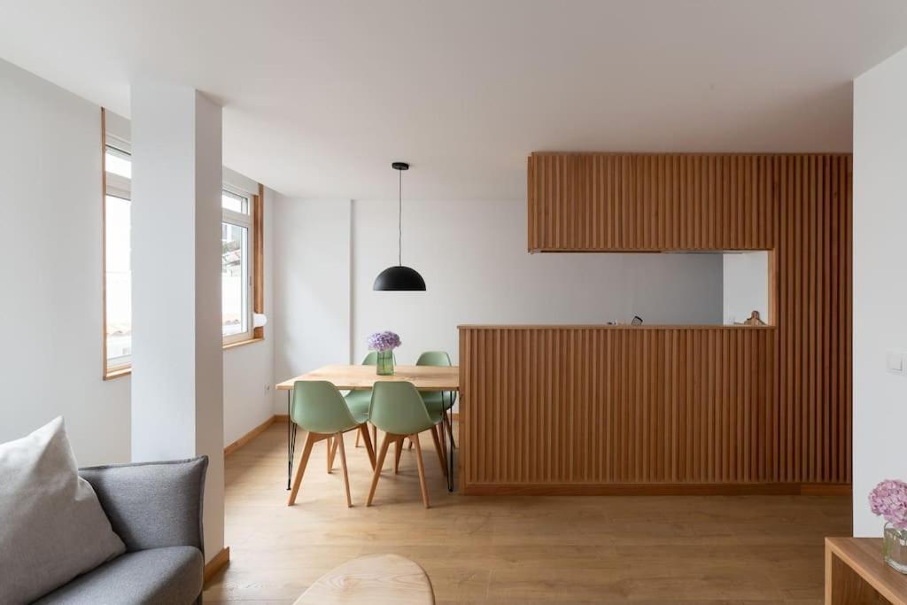 Ferreiros - Wood Design Apartment